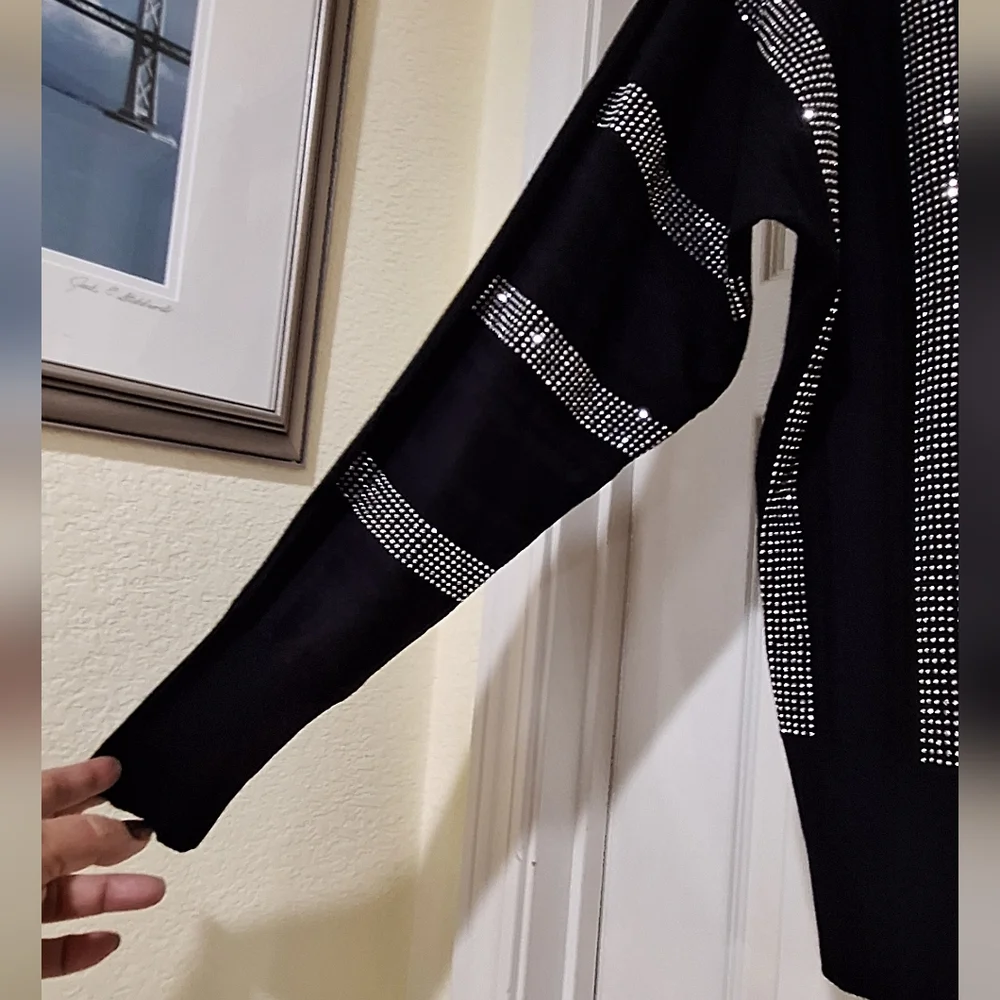 ❤️❤️SOLD❤️❤️NWT  - VILA Black Crew Neck Rhinestone Sweater Sz. Oversized Medium - Picture 4 of 8